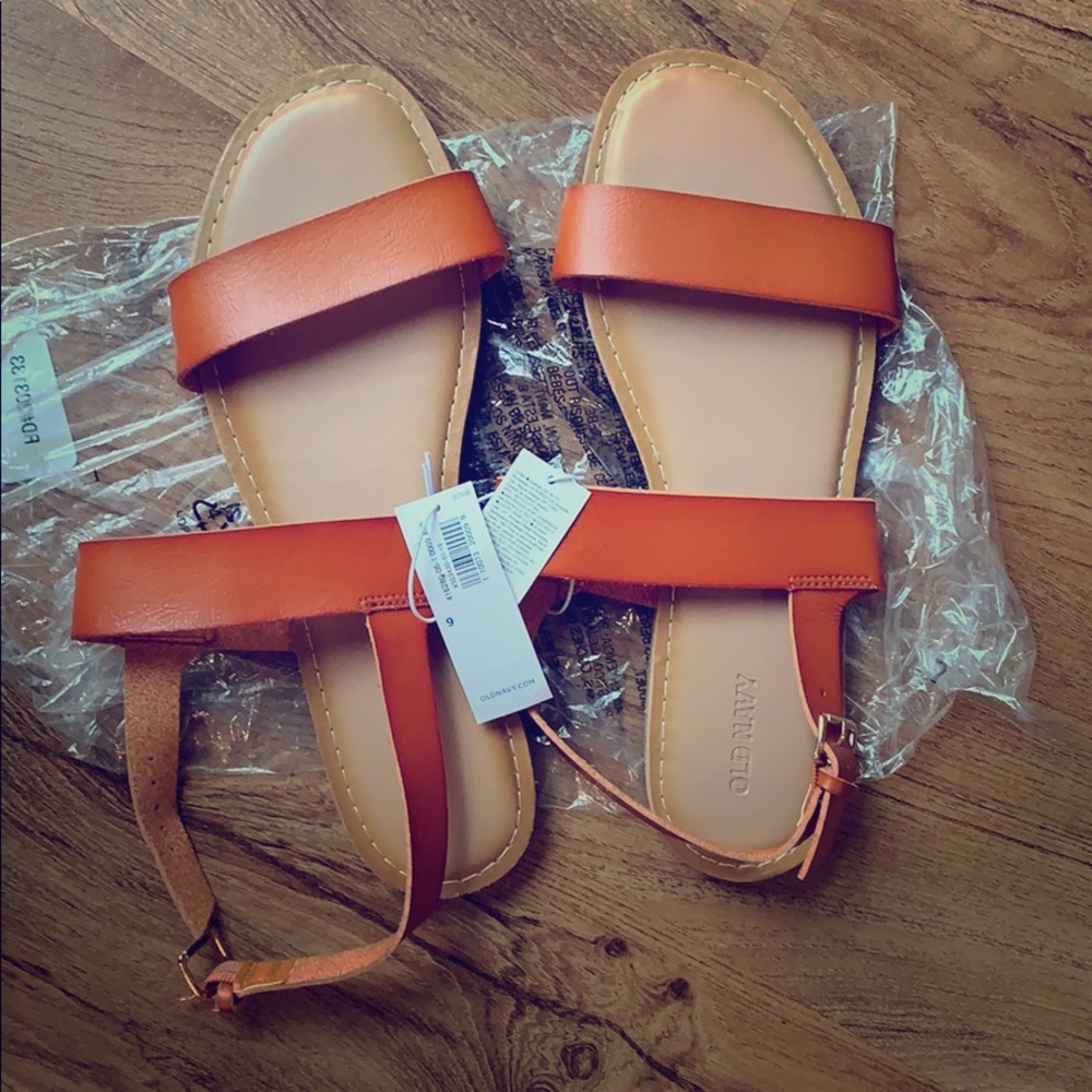 Old Navy Women’s sandals with buckle